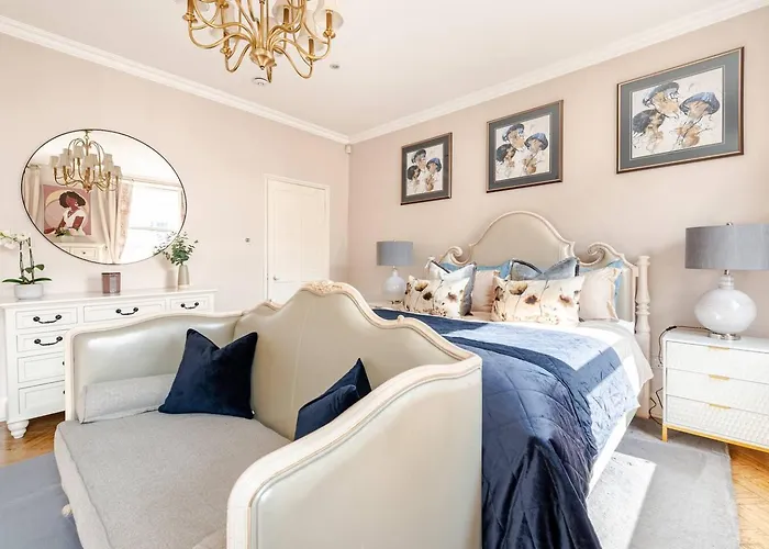 6 Bed Royal Buckingham Palace Mansion
