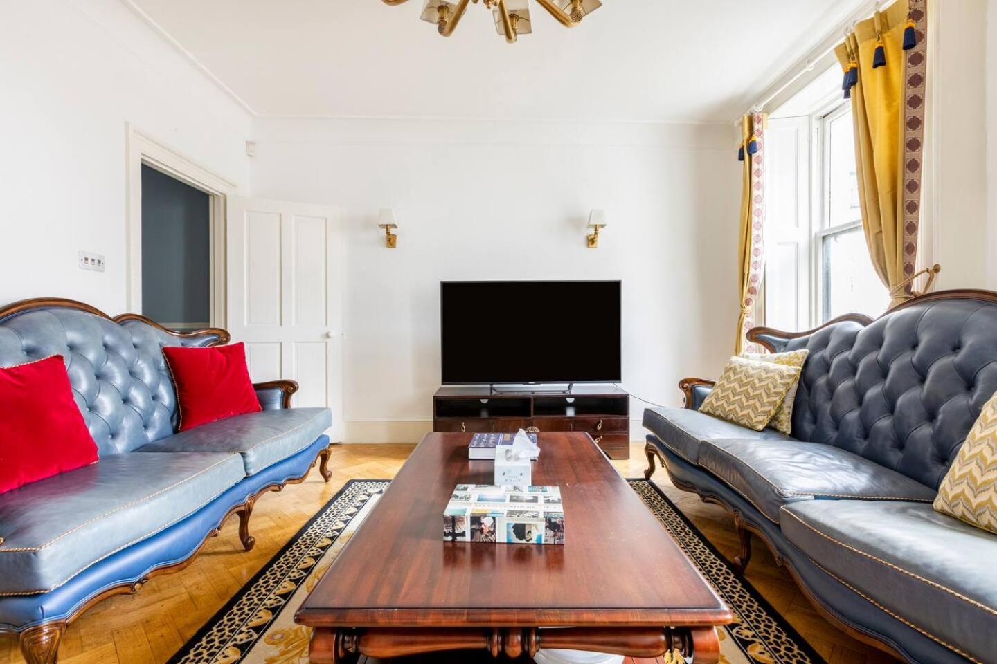6 Bed Royal Buckingham Palace Mansion