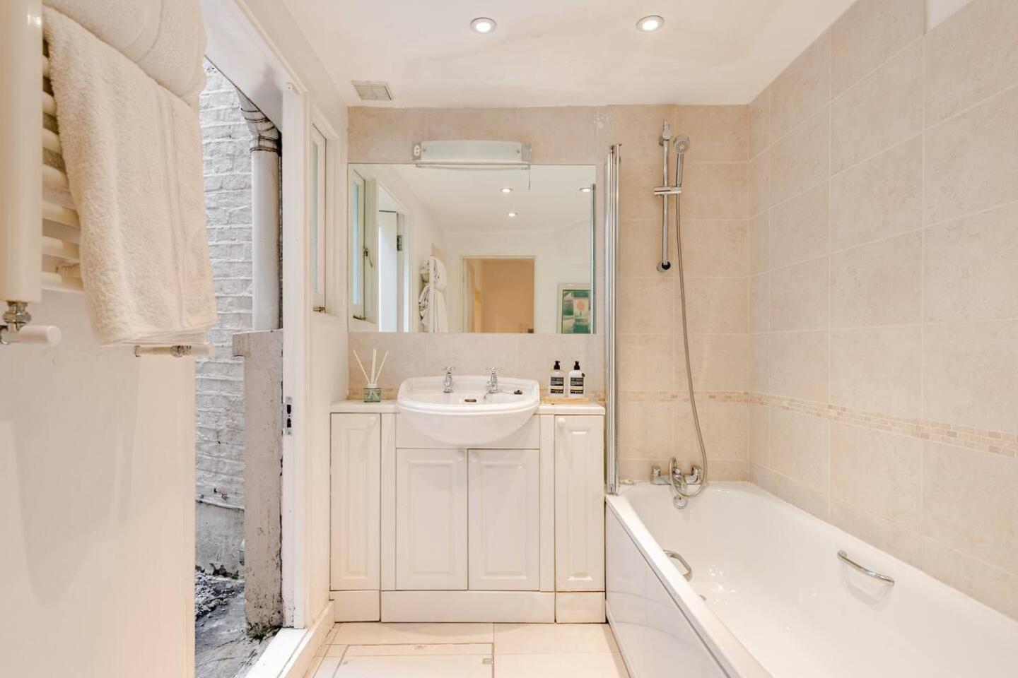 6 Bed Royal Buckingham Palace Mansion *