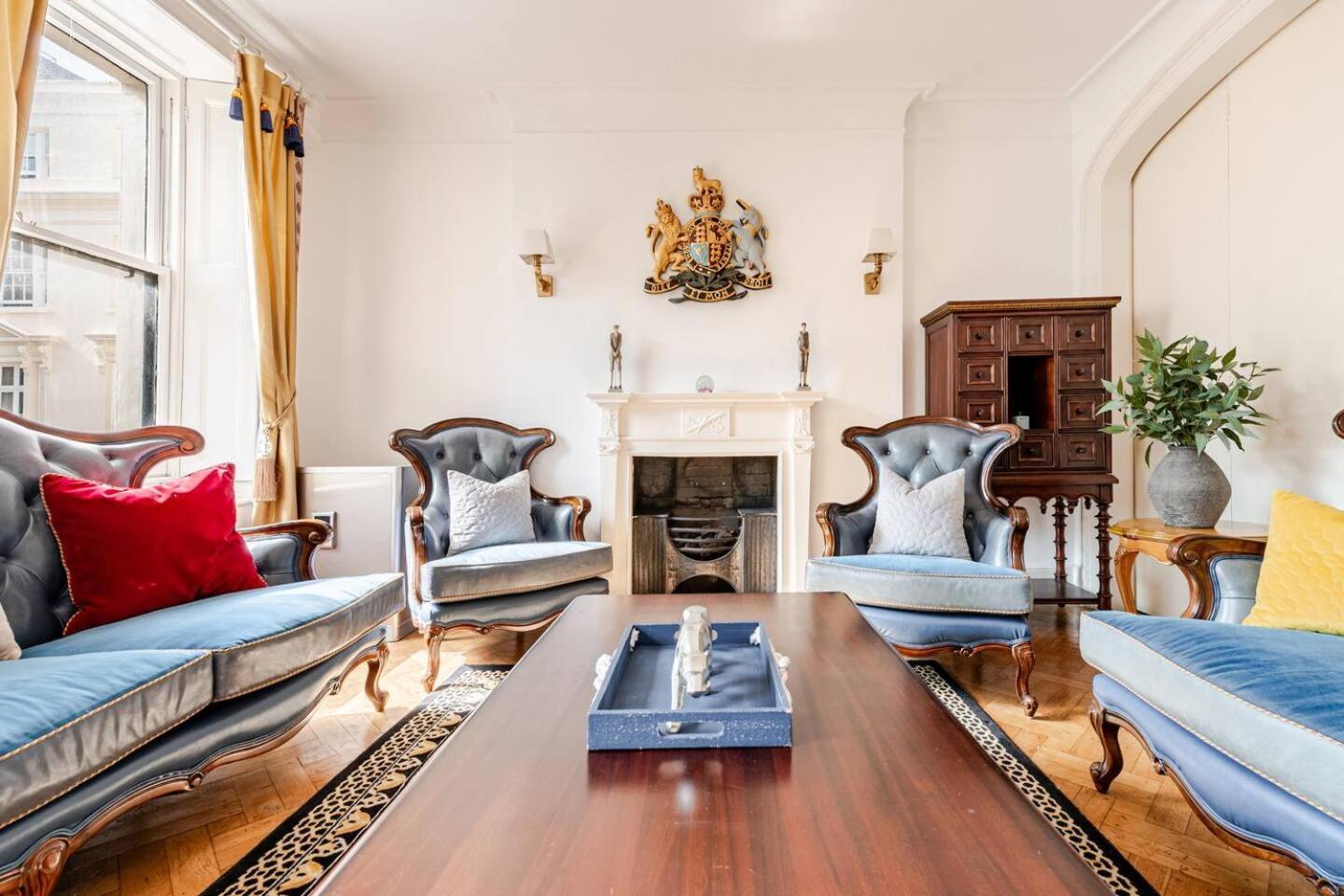 Apartment 6 Bed Royal Buckingham Palace Mansion London