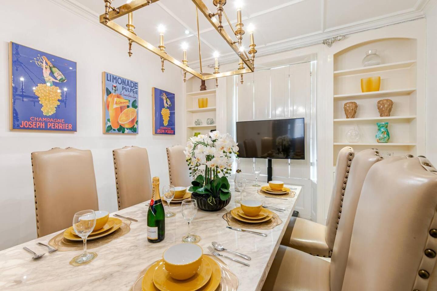 6 Bed Royal Buckingham Palace Mansion