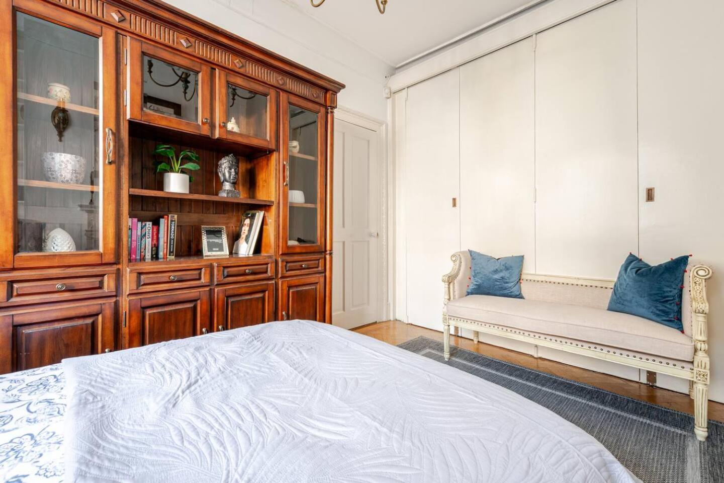 6 Bed Royal Buckingham Palace Mansion Apartment