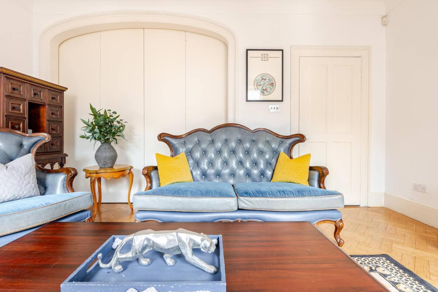Apartment 6 Bed Royal Buckingham Palace Mansion *