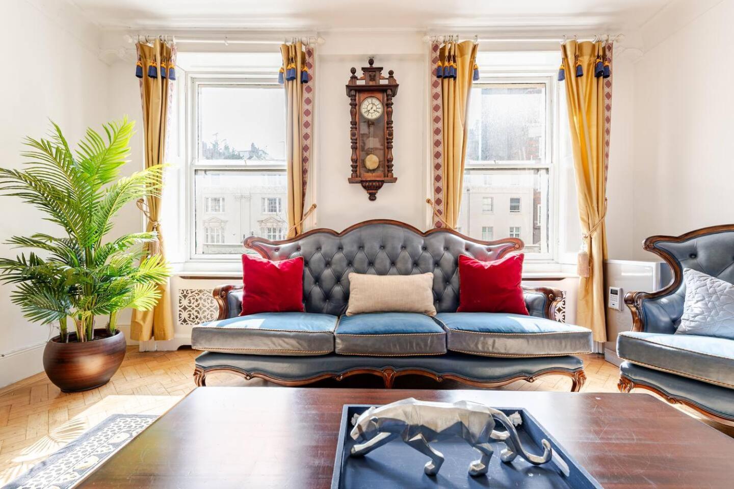 Apartment 6 Bed Royal Buckingham Palace Mansion London