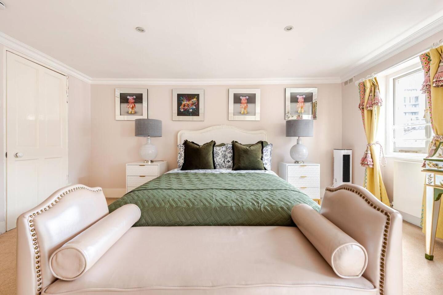 6 Bed Royal Buckingham Palace Mansion * London