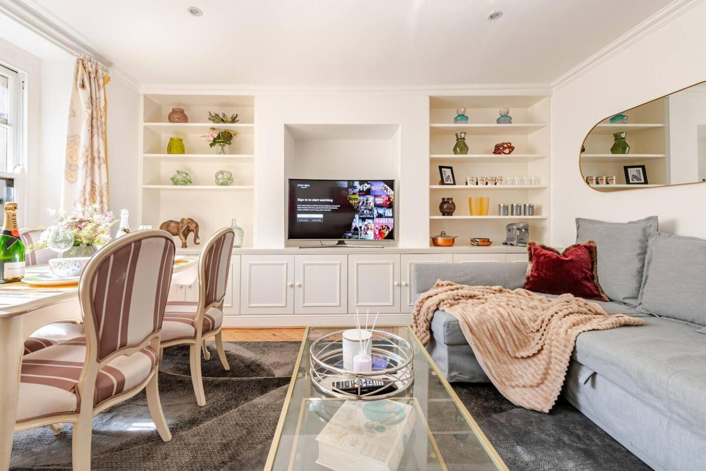 Apartment 6 Bed Royal Buckingham Palace Mansion