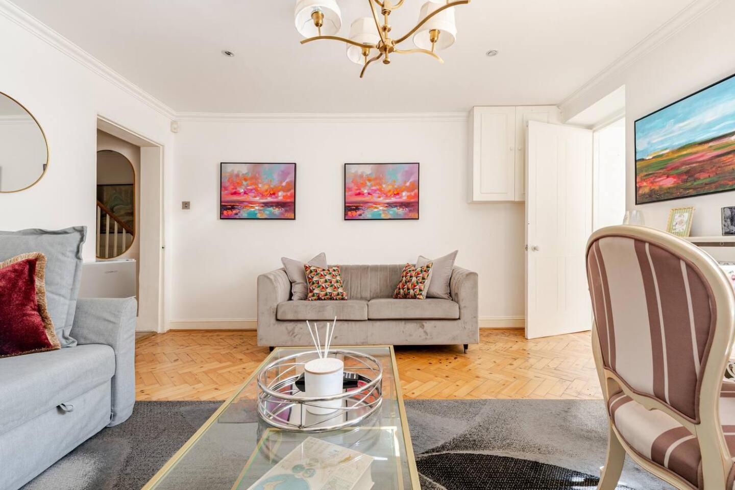 6 Bed Royal Buckingham Palace Mansion Apartment *