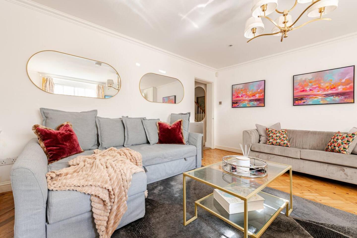 6 Bed Royal Buckingham Palace Mansion *