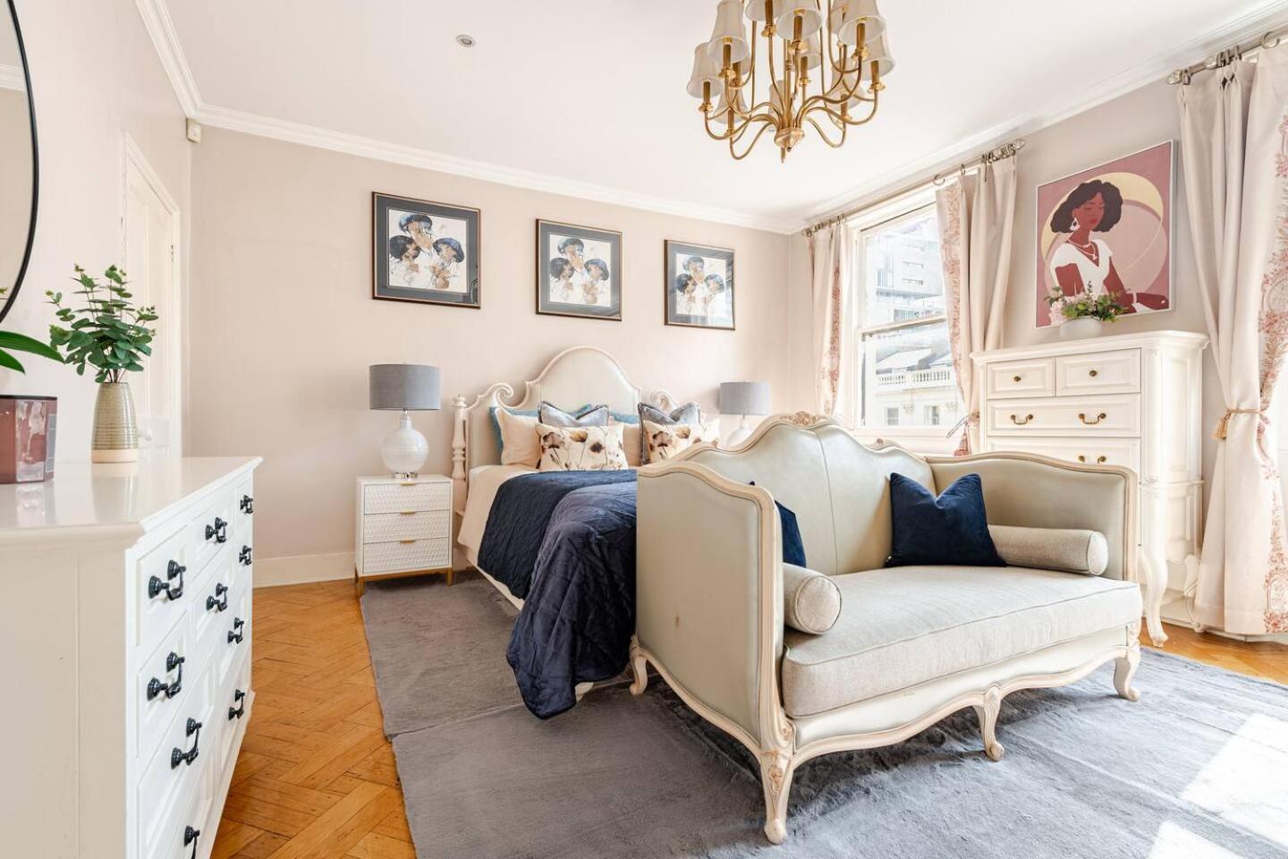 6 Bed Royal Buckingham Palace Mansion * London