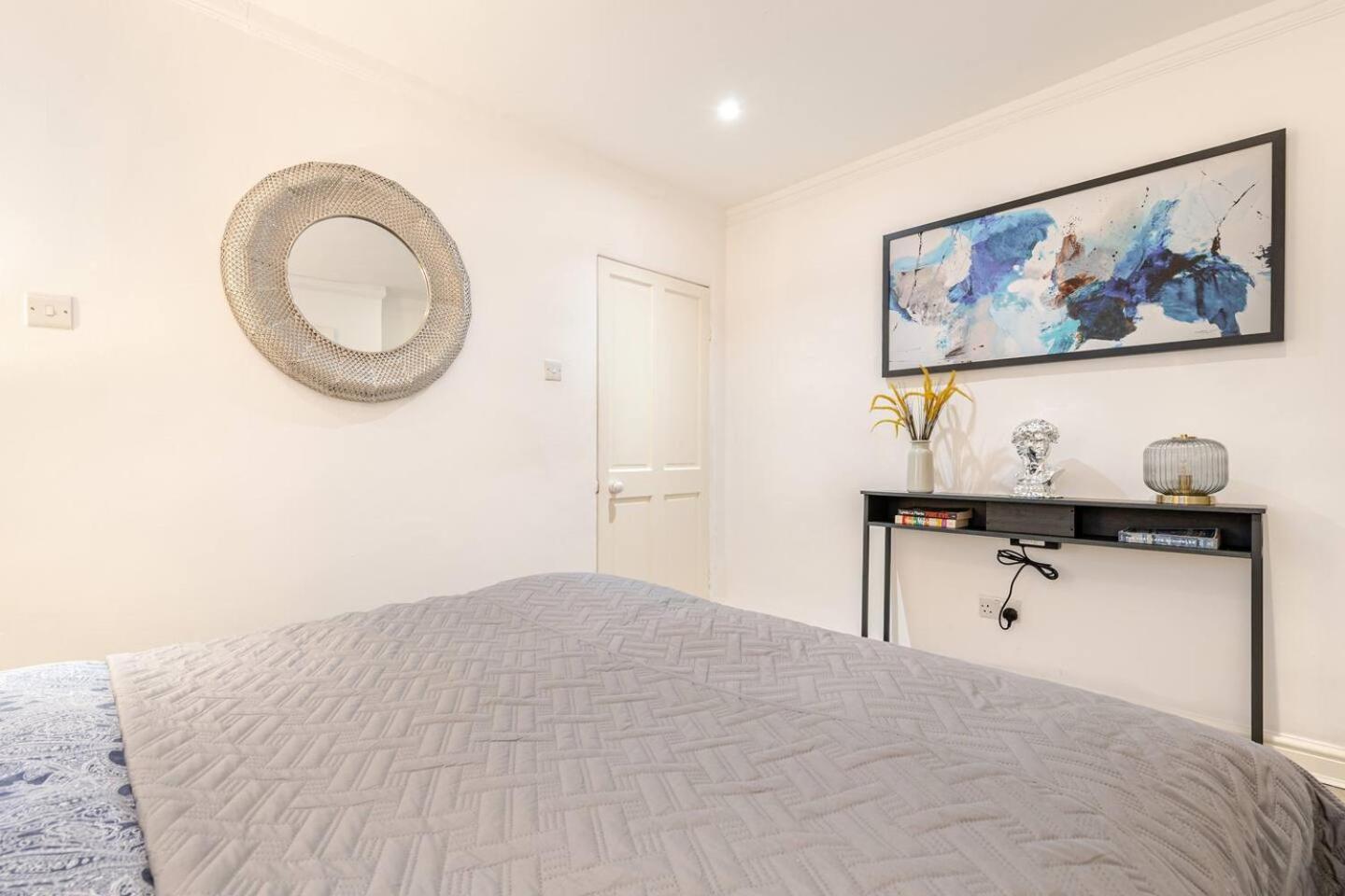 6 Bed Royal Buckingham Palace Mansion Apartment London