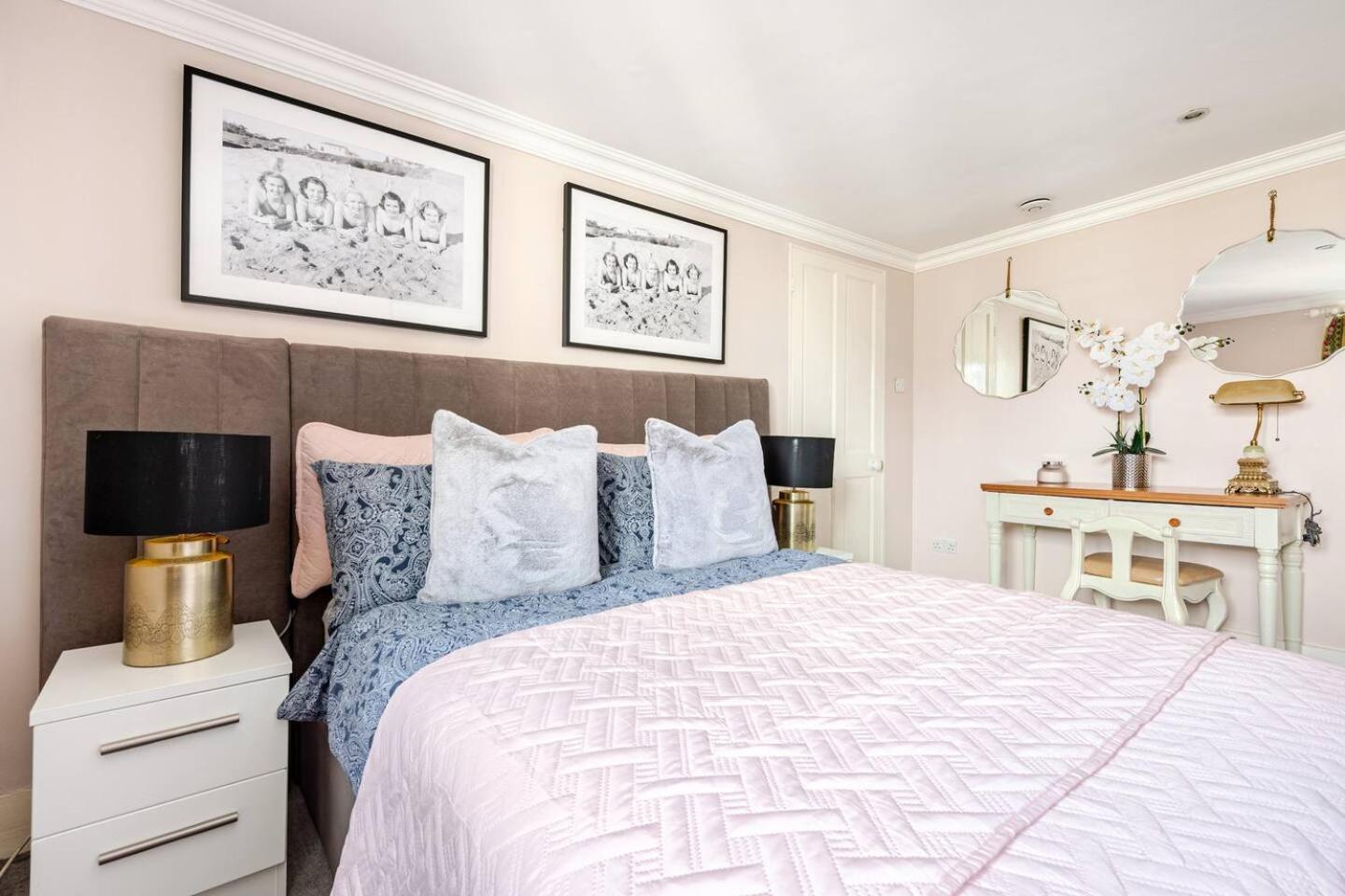 6 Bed Royal Buckingham Palace Mansion London