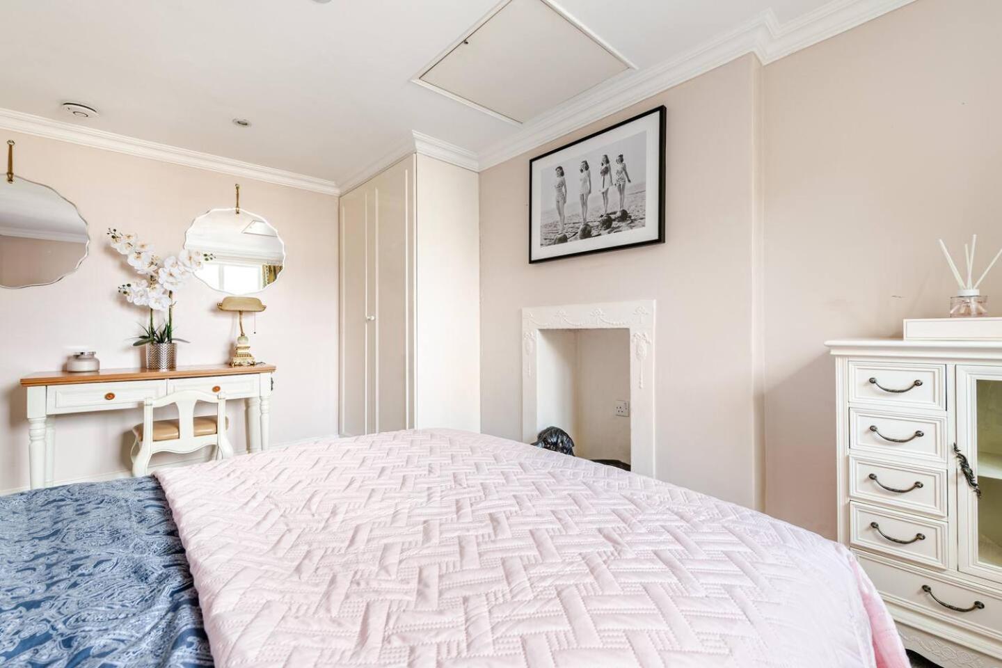 6 Bed Royal Buckingham Palace Mansion Apartment *