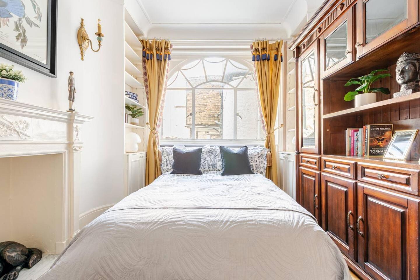 Apartment 6 Bed Royal Buckingham Palace Mansion *