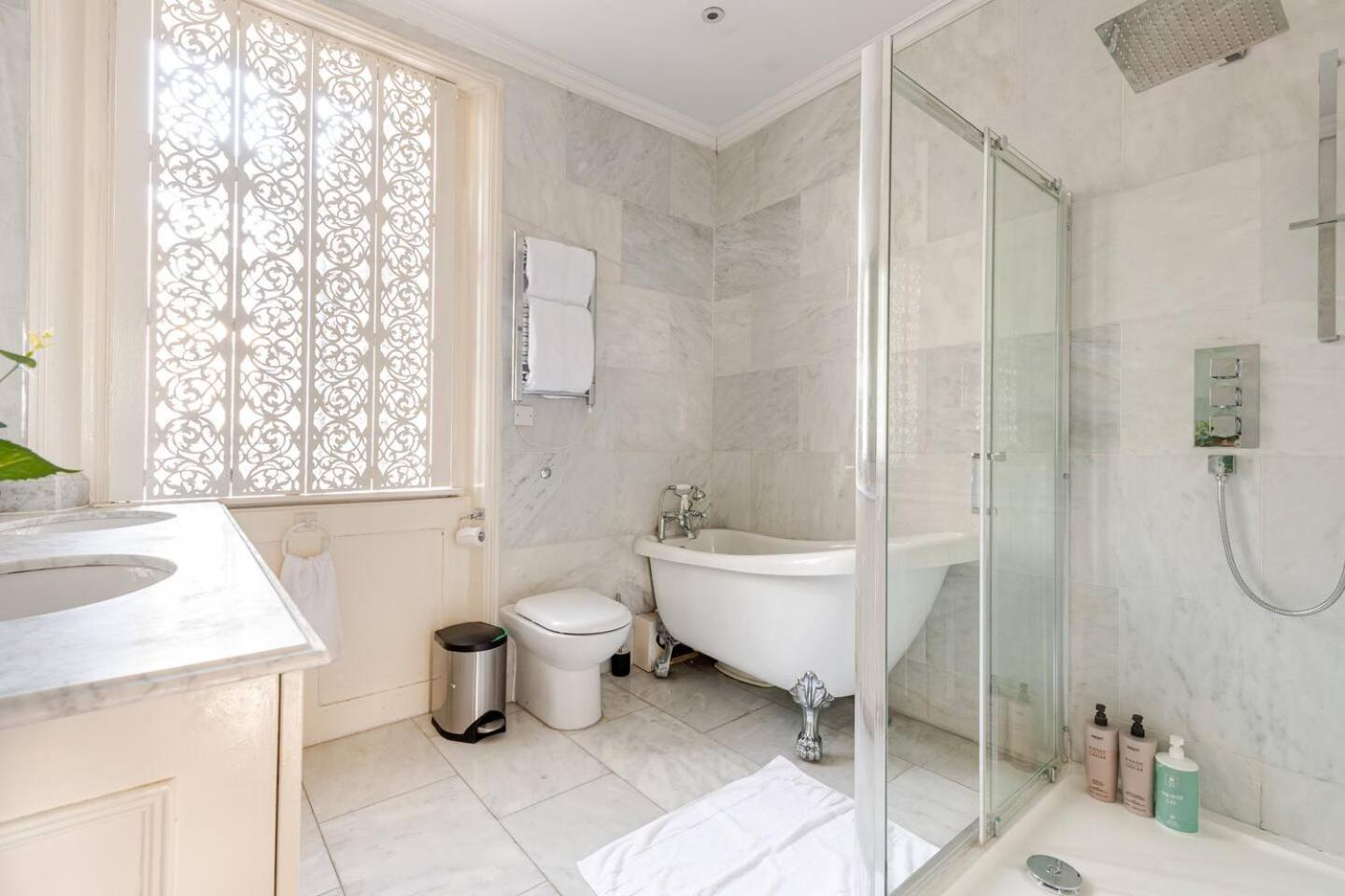6 Bed Royal Buckingham Palace Mansion Apartment London