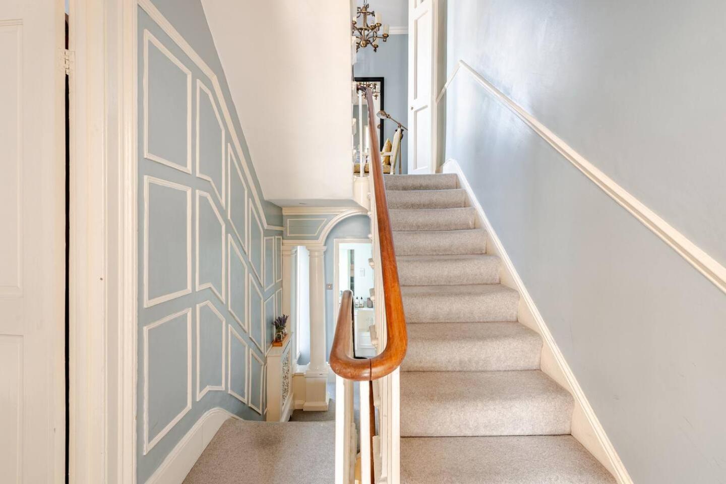 6 Bed Royal Buckingham Palace Mansion Apartment *