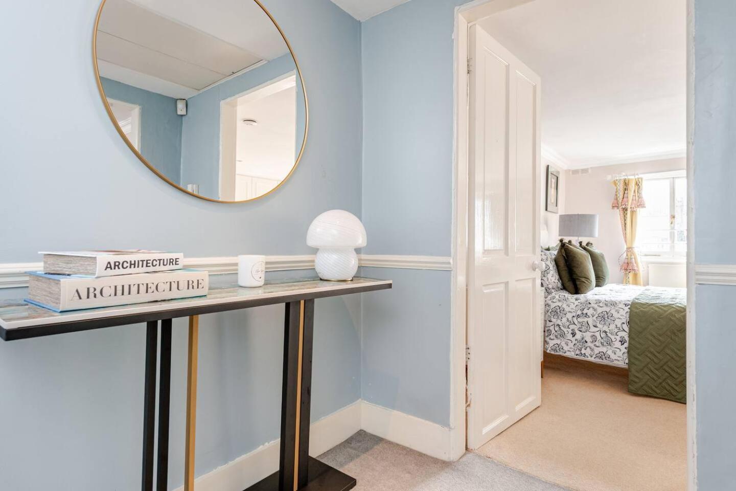 6 Bed Royal Buckingham Palace Mansion Apartment